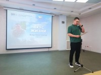 Студент СурГПУ читает стихотворение «Эверест»