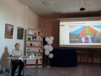 Видео: Егор Елистратов поёт песню «Георгиевская ленточка»