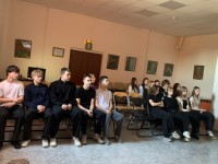 Старшеклассники Мегиона на презентации сборника Егора Елистратова
