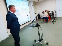 Пока исполняют музыканты у Вячеслава короткая передышка