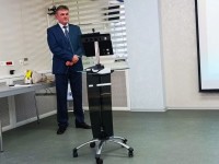 Пока исполняют музыканты у Вячеслава короткая передышка