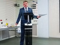 Вячеслав читает свои стихи
