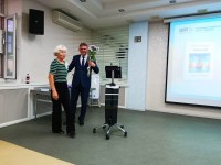 Букет дарит Надежда Лишманова