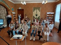 А. Бивол и О. Варкентин на встрече в детской библиотеке в Берёзово